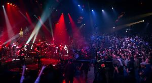 <a href='concert.php?concertid=900'>2013-11-04 - The Moody Theater - Austin</a>